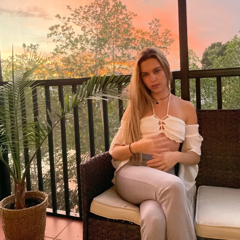 Off the shoulder crop